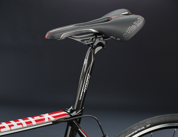 Hier sitzt du gut: Flexende Ritchey WCS-Carbonstütze, Selle Italia SLS Monolink-Sattel Hier sitzt du gut: Flexende Ritchey WCS-Carbonstütze, Selle Italia SLS Monolink-Sattel