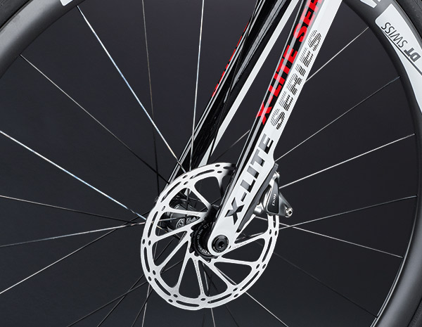 Full-carbon fork with 12 mm thru axle and Flat Mount disc – best braking performance in any weather Full-carbon fork with 12 mm thru axle and Flat Mount disc – best braking performance in any weather