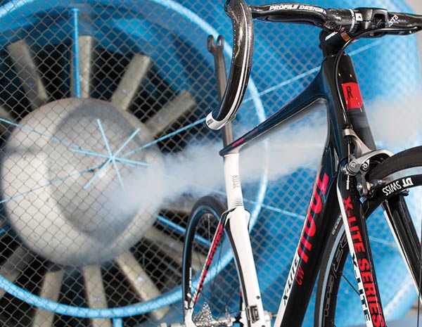Wind tunnel tests show – the new X-LITE CW saves 8 watts at 40 km/h compared to the predecessor model – and the disc version even saves one watt more Wind tunnel tests show – the new X-LITE CW saves 8 watts at 40 km/h compared to the predecessor model – and the disc version even saves one watt more