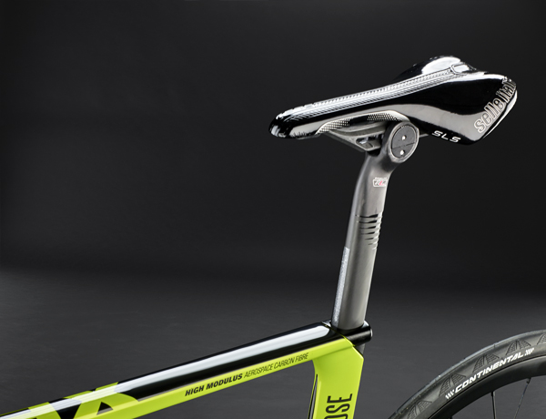 Flip Flop design: When flipping the seatpost by 180° you’ll get a seating angle of 76° Flip Flop design: When flipping the seatpost by 180° you’ll get a seating angle of 76°