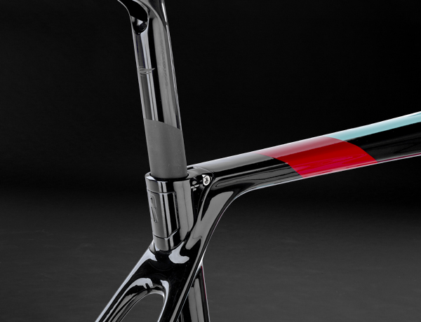 Eyecatcher: Integrierte Sattelklemmschelle und ZIPP Service Course SL Sattelstütze Eyecatcher: Integrierte Sattelklemmschelle und ZIPP Service Course SL Sattelstütze