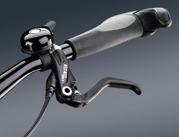 Sicheres Bremsen garantiert die neue HS33 R durch erhöhte Bremskraft, reduziertes Gewicht und perfekte Ergonomie Sicheres Bremsen garantiert die neue HS33 R durch erhöhte Bremskraft, reduziertes Gewicht und perfekte Ergonomie