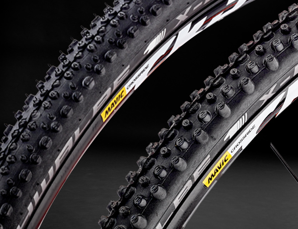 Hátul, a Schwalbe X-ONE ALLROUND, a világ egyik leggyorsabb cross kereke. Elöl, X-ONE BITE, a maximális kontroll szakértője minden terepen. Hátul, a Schwalbe X-ONE ALLROUND, a világ egyik leggyorsabb cross kereke. Elöl, X-ONE BITE, a maximális kontroll szakértője minden terepen.