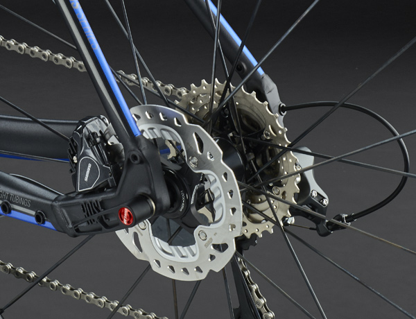 Protected in the frame triangle: disc brake with Flat Mount disc brake standard, 10 mm thru axle Protected in the frame triangle: disc brake with Flat Mount disc brake standard, 10 mm thru axle