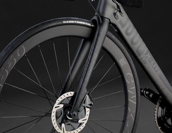 Full-carbon fork with 12 mm thru axle and Flat Mount disc – best braking performance in any weather Full-carbon fork with 12 mm thru axle and Flat Mount disc – best braking performance in any weather