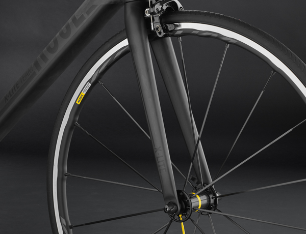 Nasz wyczynowy widelec ROSE High Performance fork! Waga: ok. 290 g, sztywność boczna: 54 N/mm,komfort: 50 N/mm – najlepsze wyniki spośród wszystkich widelców testowanych do tej pory. Ocena magazynu TOUR 1,0 (doskonały)! (07/14) Nasz wyczynowy widelec ROSE High Performance fork! Waga: ok. 290 g, sztywność boczna: 54 N/mm,komfort: 50 N/mm – najlepsze wyniki spośród wszystkich widelców testowanych do tej pory. Ocena magazynu TOUR 1,0 (doskonały)! (07/14)