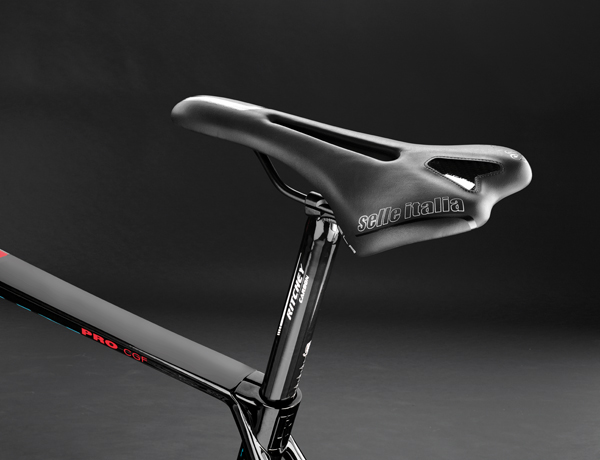 Have a seat: Ritchey carbon post, combined with a Selle Italia SLS saddle – a perfect duo for a comfortable ride Have a seat: Ritchey carbon post, combined with a Selle Italia SLS saddle – a perfect duo for a comfortable ride