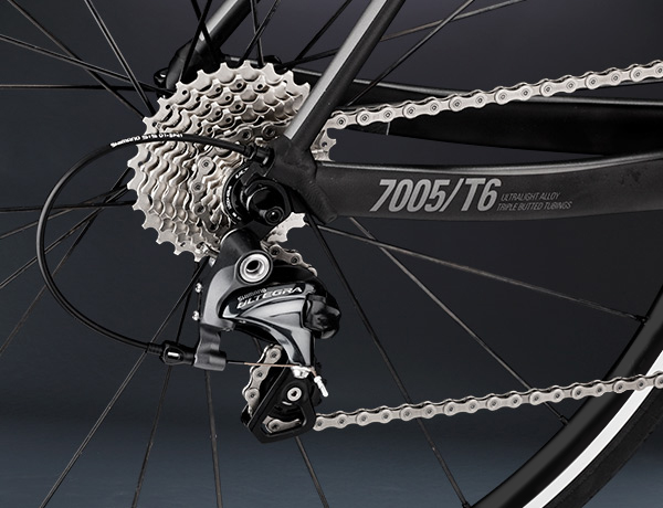 Long rear derailleur as a standard – ready for Alps transmission 11-32 Long rear derailleur as a standard – ready for Alps transmission 11-32