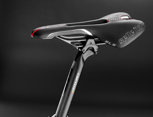 Hier zit je goed: flexende Ritchey WCS carbon zadelpen, Selle Italia SLS monolink zadel Hier zit je goed: flexende Ritchey WCS carbon zadelpen, Selle Italia SLS monolink zadel